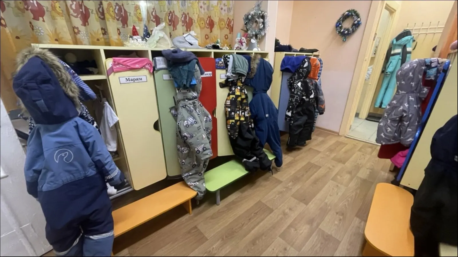 Семьи жалуются на отсутствие специализированных групп для детей с диабетом; персонал садиков отказывается измерять сахар и делать инъекции, из-за чего родителям приходится регулярно посещать учреждение.