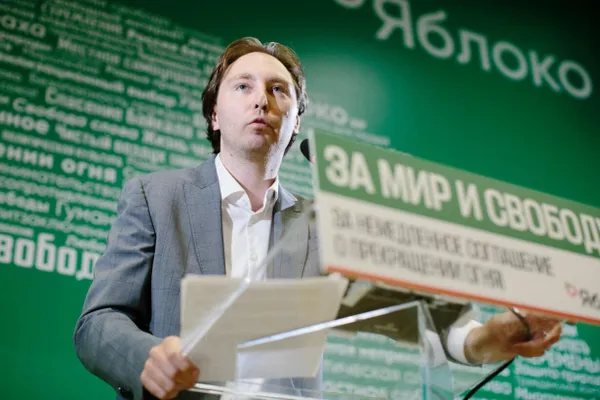 За две недели партия получила около восьми тысяч заявок на вступление; обсуждаются последствия снятия с выборов и продолжающаяся активность в рамках кампании.