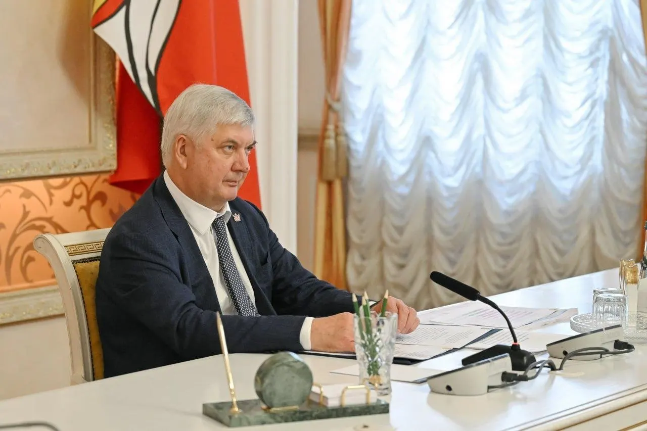 Глава региона ответит на вопросы жителей во время прямой линии. Узнайте, как задать вопрос и когда пройдет трансляция.
