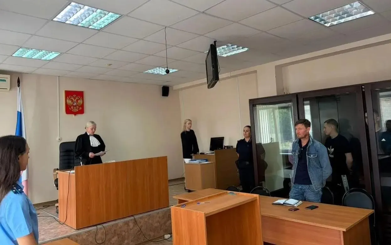 Четверым ижевчанам вынесли приговор за нападение, похищение и использование банковской карты вдовы погибшего участника СВО.