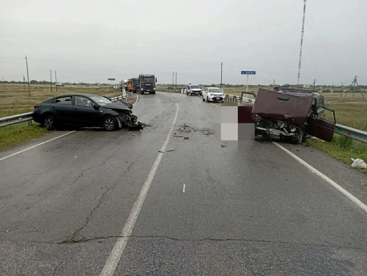 72-летний водитель Kia Rio признал вину в аварии, унесшей две жизни. Суд вынес наказание: колония-поселение на 2 года 10 месяцев, запрет на управление автомобилем на 2,5 года и взыскание 2 млн рублей компенсации потерпевшим.