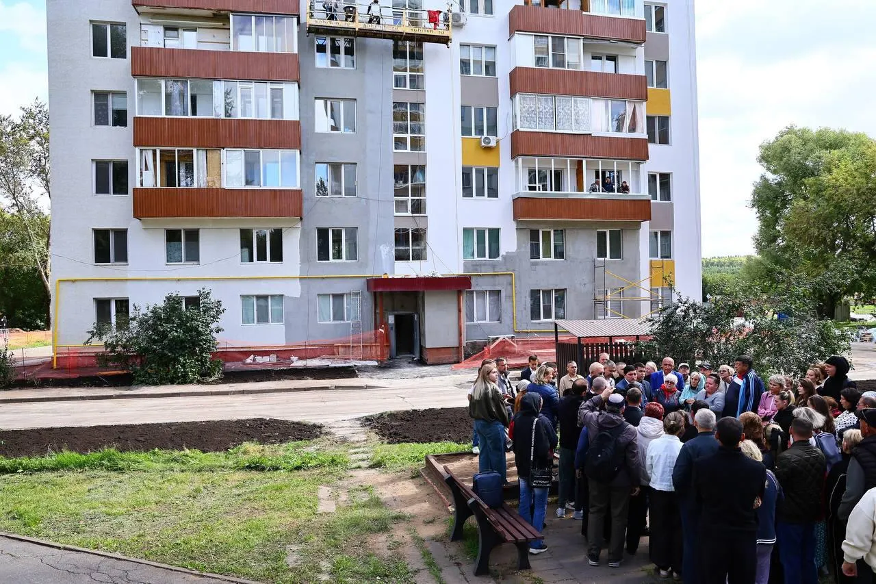 Многоэтажку на Чабьинской, 3 восстановили после июньской атаки дронов; в доме есть свет, вода и газ, работают лифты, завершение работ близко.