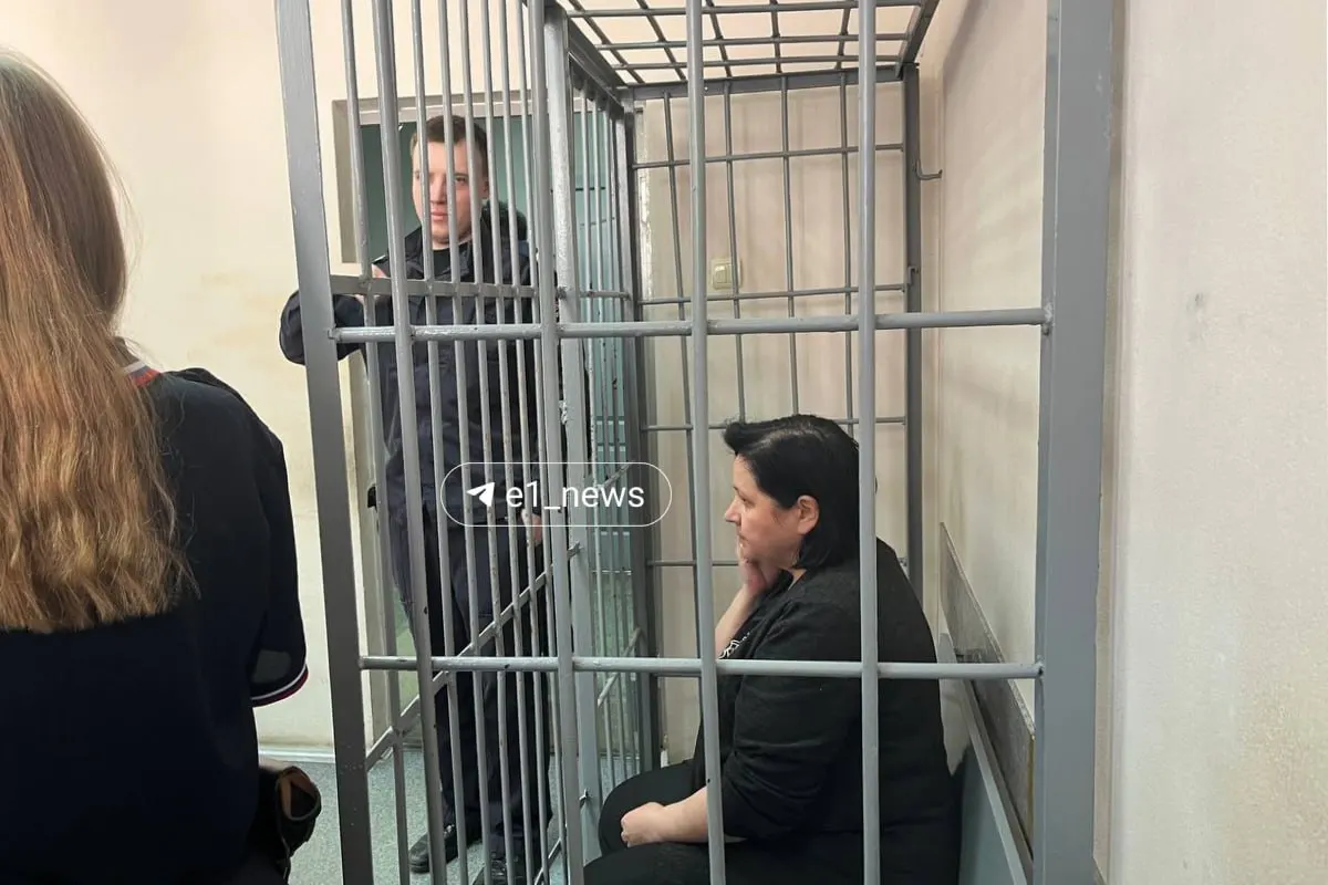 Бывшая руководитель центра сдачи экзаменов для иностранцев осуждена на 4 года лишения свободы по обвинению в незаконной миграции; следствие — о взятках за помощь иностранцам сдавать тесты и фиктивной регистрации.