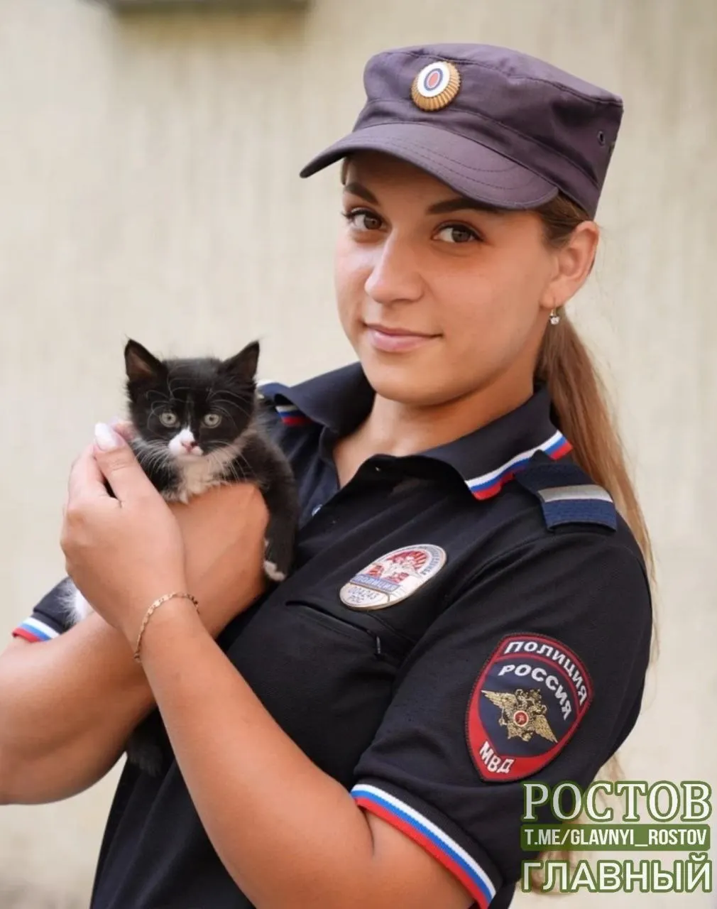 Сотрудница полиции из Ростова обнаружила и взяла под опеку пятерых котят, оставшихся без матерей, организовала их уход и круглосуточную заботу.