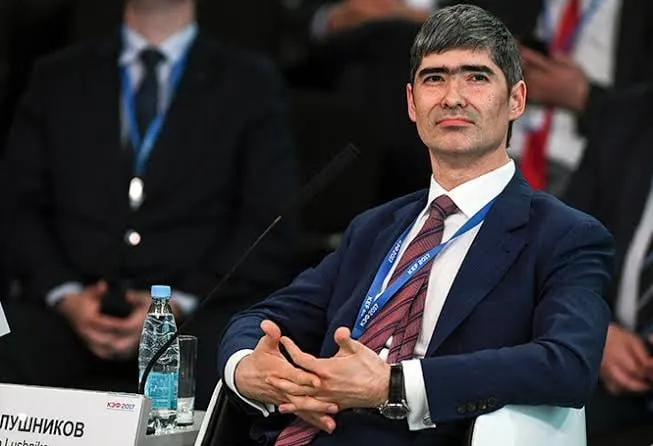 Общество считает, что отношение к оружию формируется под влиянием внешних факторов. В прошлом СССР существовала культура обращения с оружием, однако по утверждениям собеседника она якобы была утрачена.