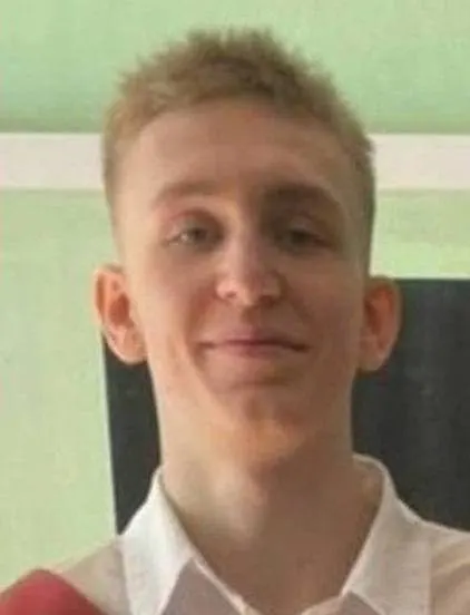 В Балашихе 17-летний Максим Пономаренко повредил квартиру, оставив дом в беспорядке; бабушка рассказала о случившемся, мать парня находится в СИЗО.