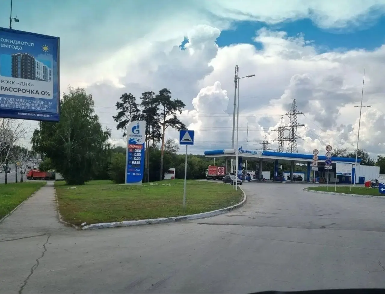 Очереди на заправках и попытки обеспечить поставки за рубежом указывают на системность проблемы.