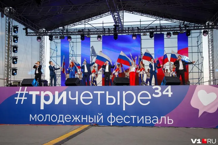 Городские власти объявили две закупки на украшение города к фестивалю «ТриЧетыре» и Дню города на общую сумму почти 5 млн рублей.