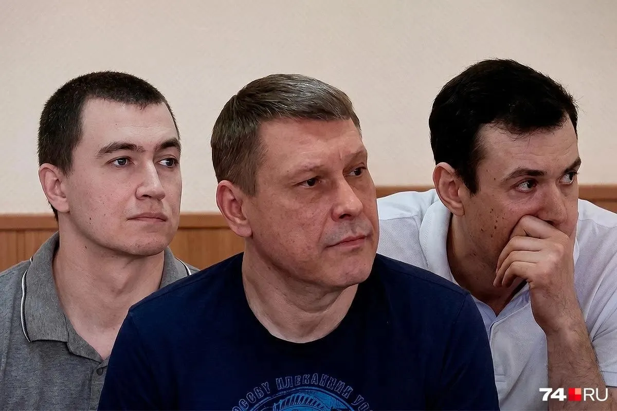 Бывший вице-губернатор и двое экс-чиновников предстали перед судом по делу о возможной схеме с госимуществом. Заседание прошло без присутствия СМИ, суд продлил срок содержания под стражей до 2027 года.