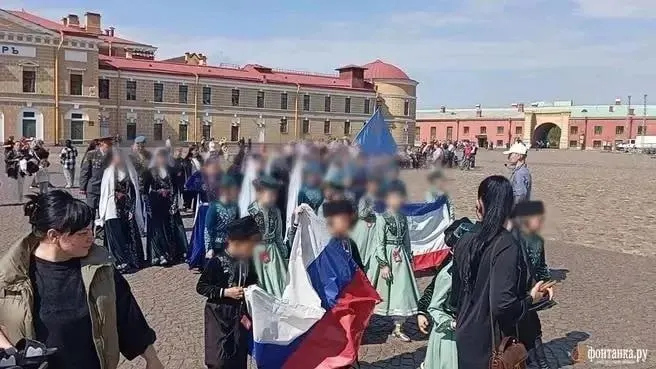 Дело прекращено из за отсутствия состава правонарушения; решение подтверждено судом, символика не считается экстремистской.