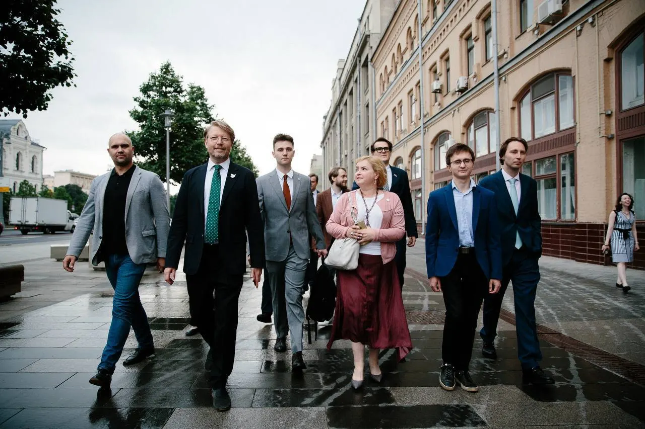 Партия опровергла обвинения в иностранном финансировании и заявила о честной кампании за мир, демократию и права человека в России.