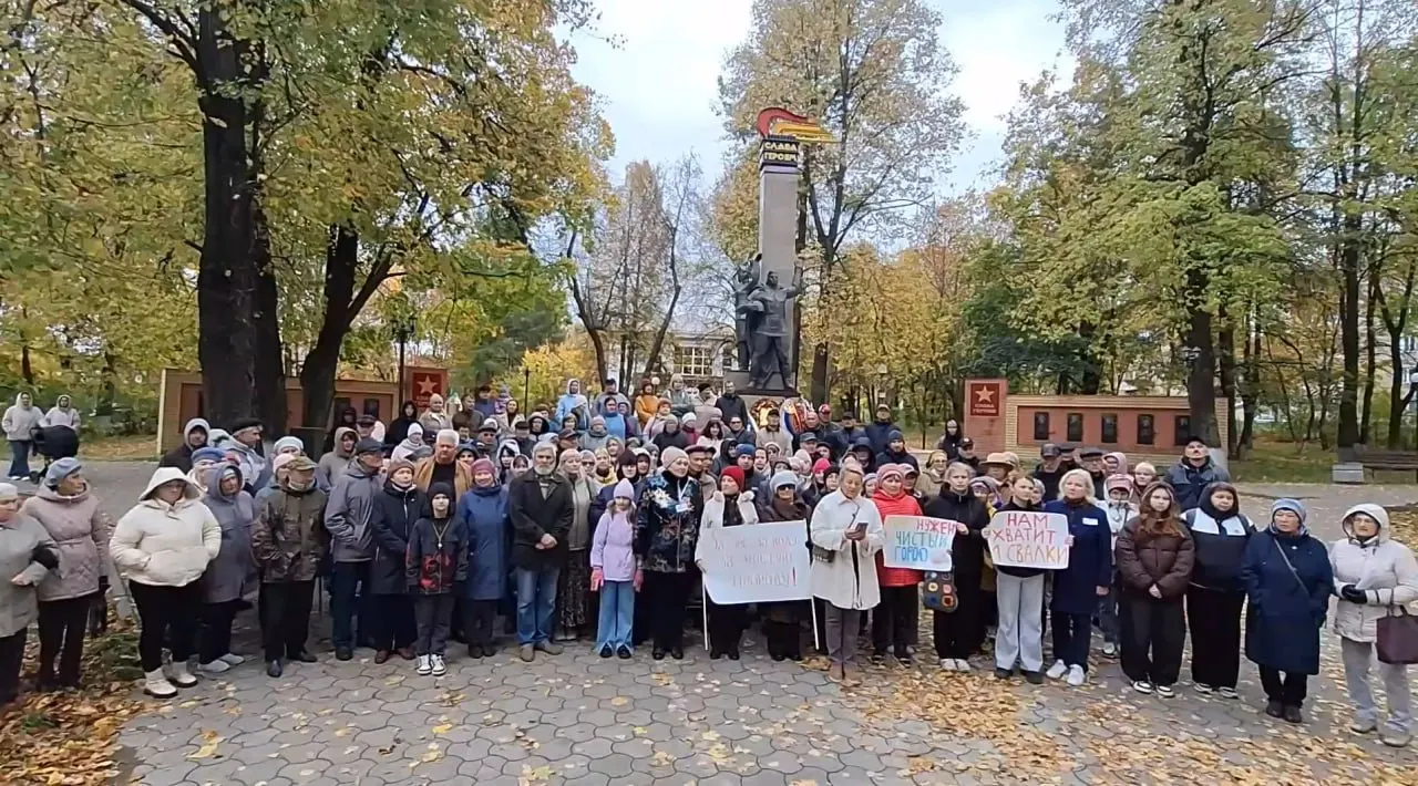После митингов жителей Яранска власть предложила рассмотреть другое место размещения полигона отходов; запланирована встреча с населением в августе.