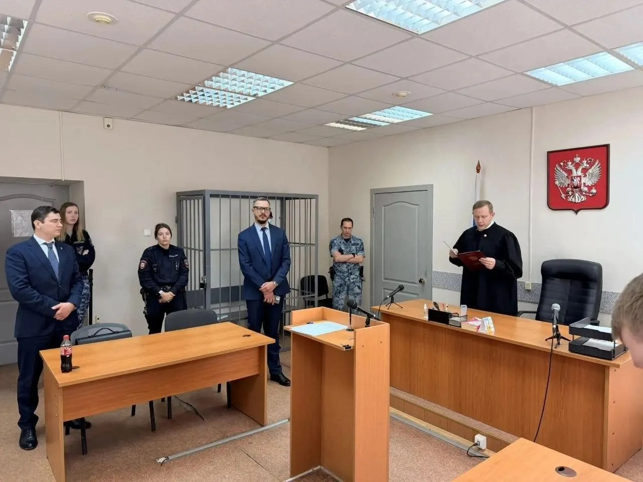 Заместитель прокурора района арестован по делу о посредничестве в особо крупном размере; ему грозит до 12 лет лишения свободы.