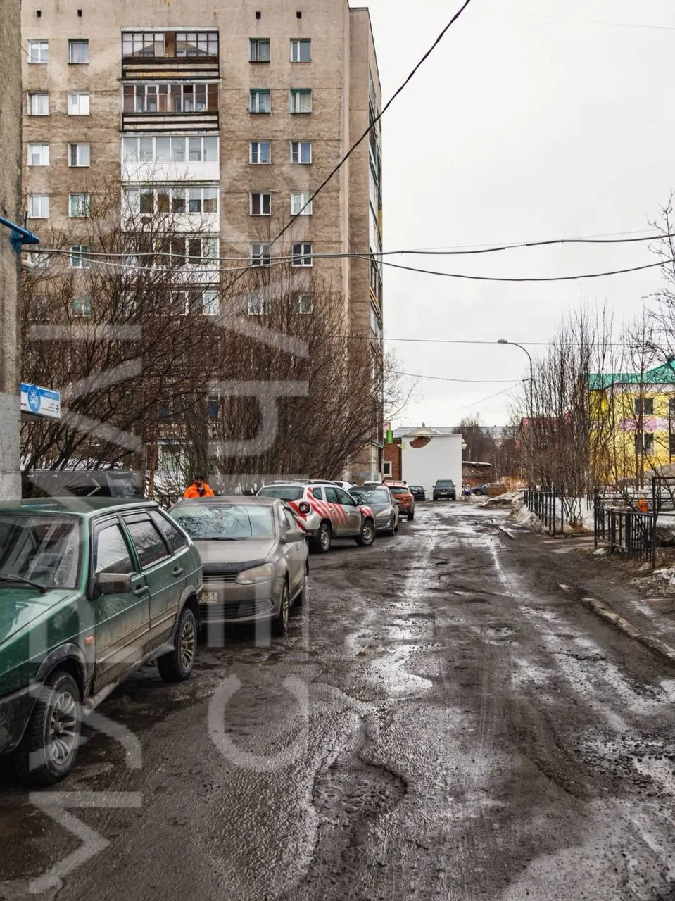 Из экономии на госзакупках направят средства на завершение ямочного ремонта во дворах заполярной столицы.