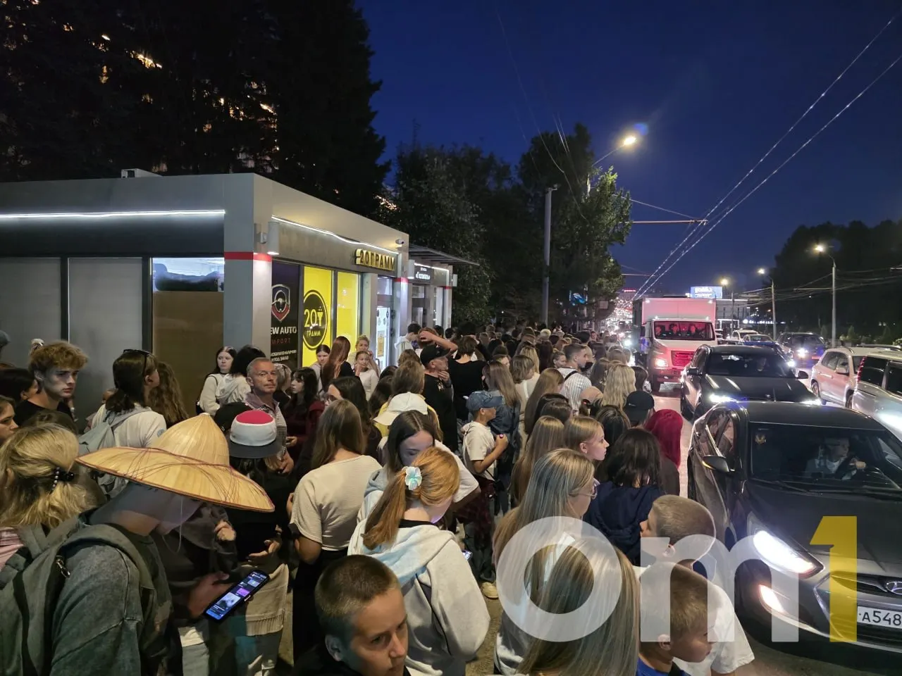 Очевидцы сообщили, что покинуть центр оказалось непросто.