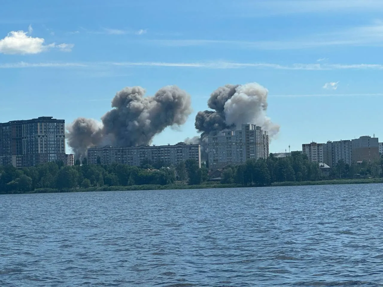После удара по заводу остаётся ещё один раненый в больнице; выписали ещё одного пострадавшего. Погибли шесть человек, 62 получили травмы различной степени тяжести.