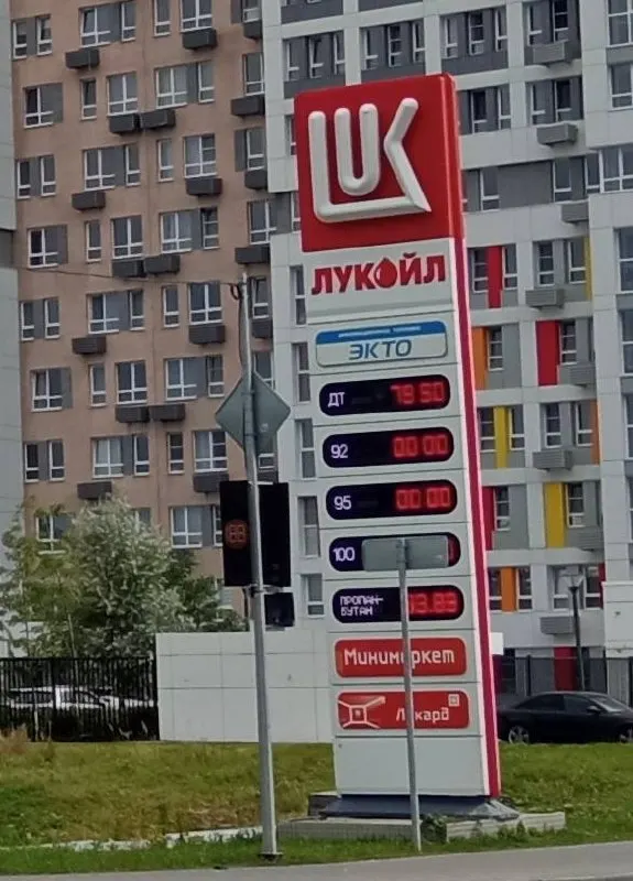 На заправках Пензы сохраняется нехватка бензина; очереди достигают до 19 часов, цены поднимаются до примерно 120 руб. за литр; ситуация в районах хуже.
