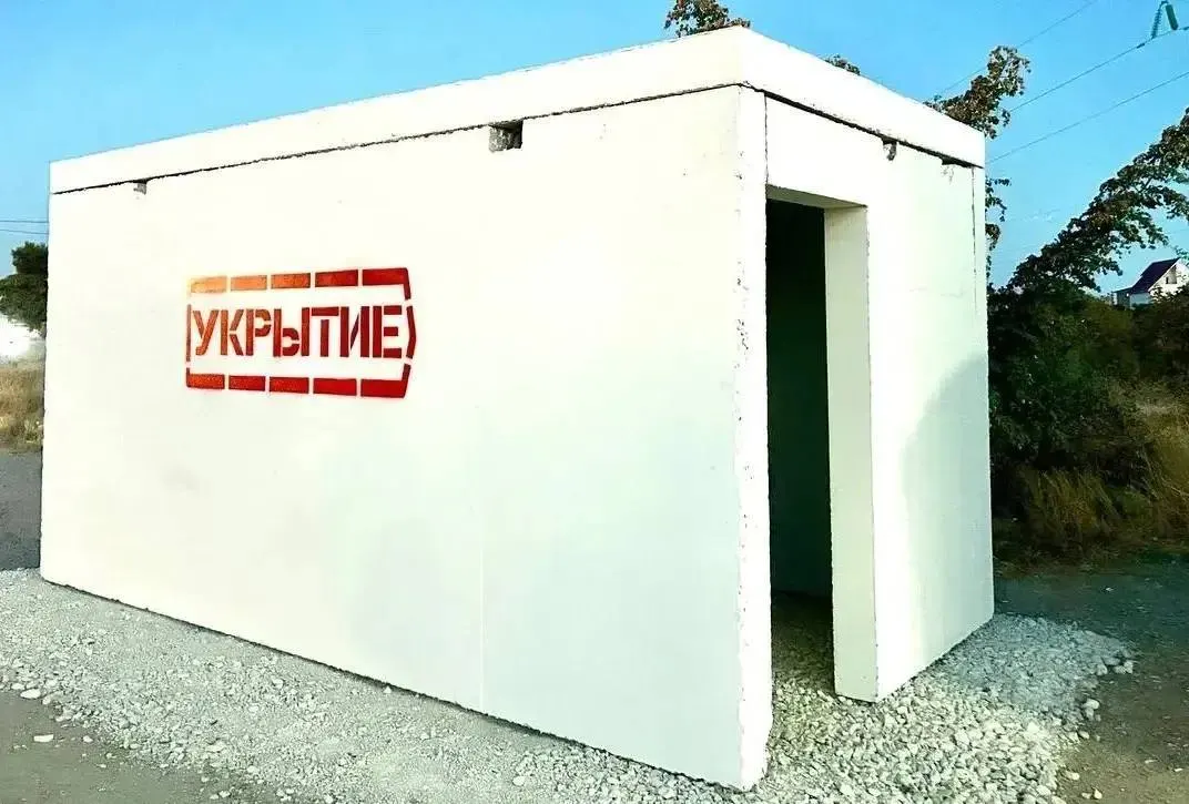Первые три модульных укрытия будут размещены в Восточном районе рядом с жилыми домами; каждое сооружение рассчитано на 19 человек.