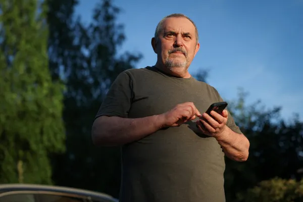 Политик рассказал о причинах эмиграции, о том, как развивались события вокруг выезда: от объявления иноагентом до снятия запрета на выезд и смены страны проживания.