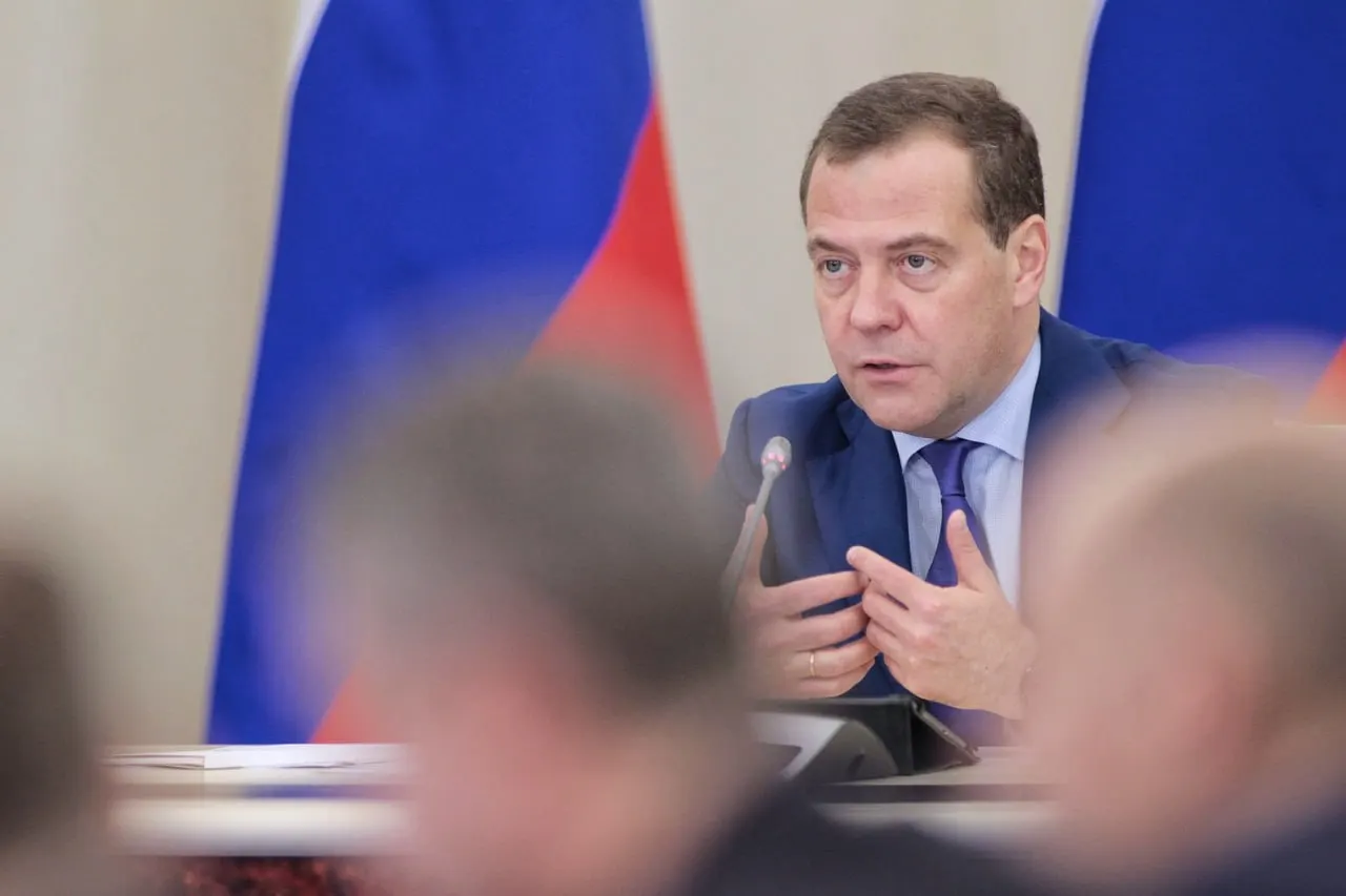 По словам Медведева, идеологическое противостояние с Западом сохранится даже после завершения СВО.