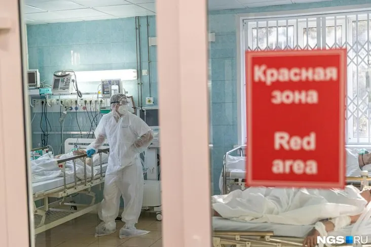 Суд учёл ограниченность знаний о вирусе и большую нагрузку на медперсонал; в деле выявлены нарушения в работе врачей.