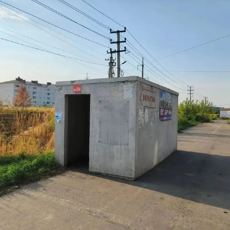 В Рыльске расширяют сеть укрытий: добавлено четыре новых объекта, общее число достигло шести; вместимость не уточняется.