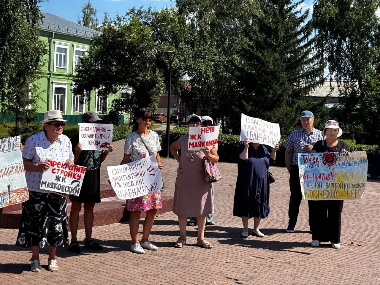 Горожане потребовали остановить строительство высотки в ЖК Маяковский-2 и проверить проектную документацию на соответствие нормам инфраструктуры.