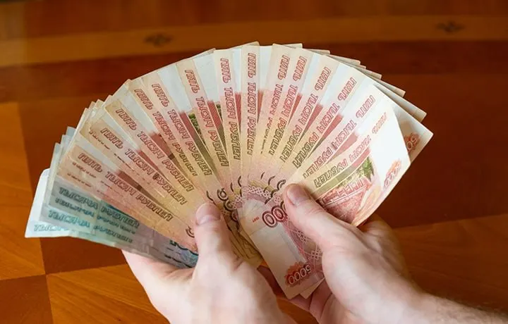 39-летний мужчина задолжал более 540 тысяч рублей по алиментам; после введения принудительных мер он полностью выплатил долг и сняли ограничения.