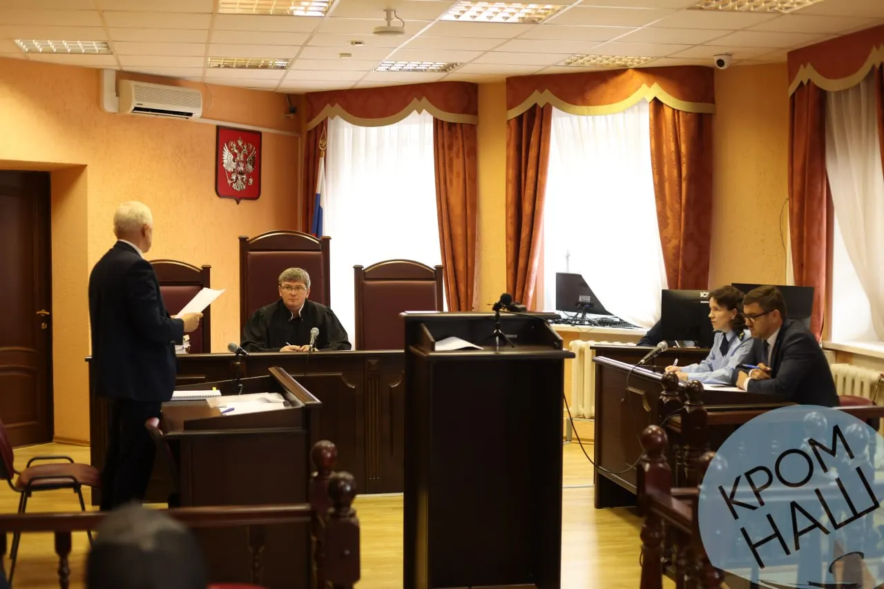 Представитель партии заявляет, что доверенность на уполномоченного по финансовым вопросам была подана без печати; после повторной подачи документ приняли, а спор о равенстве кандидатов продолжает рассматриваться в суде.