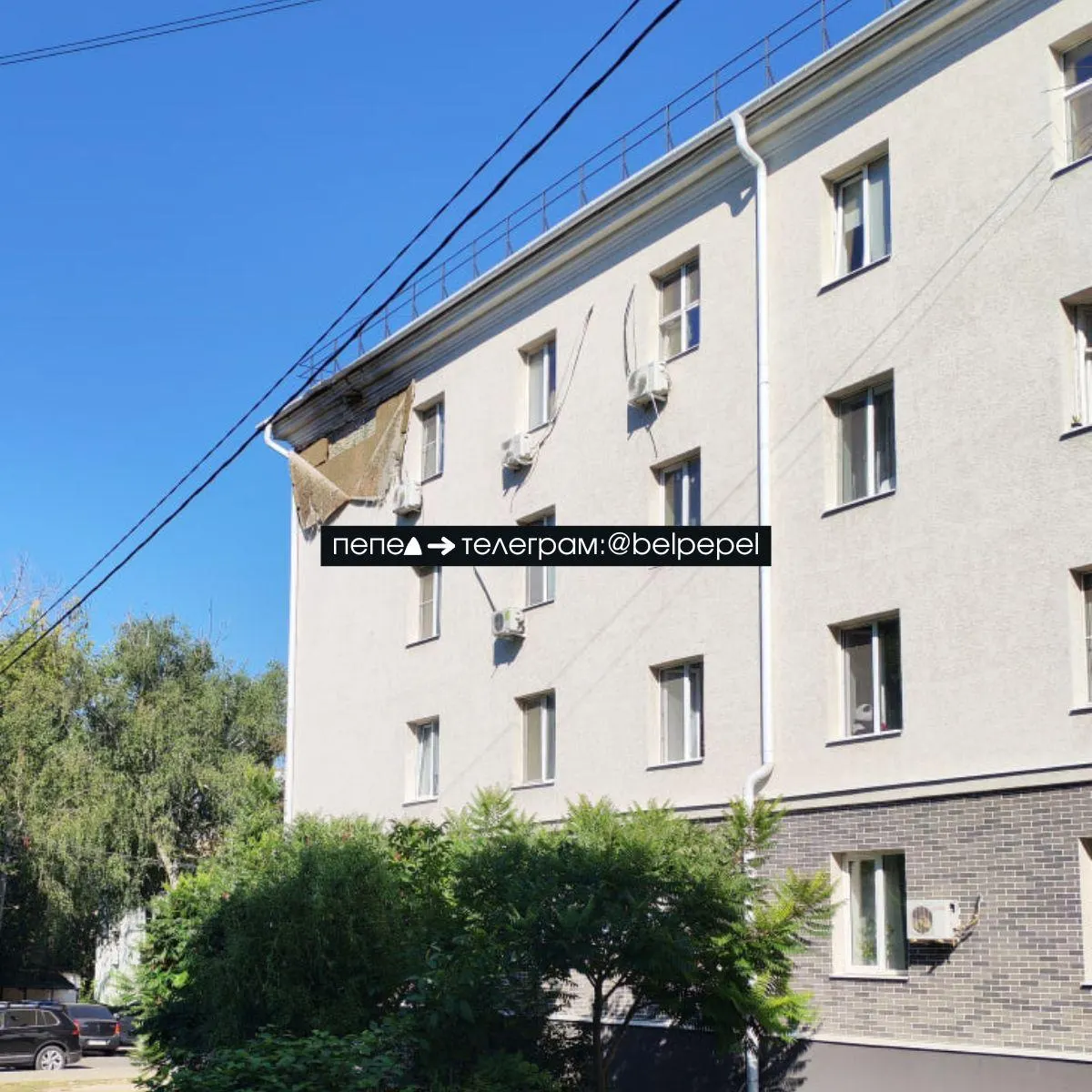 Жильцы дома на улице Богдана Хмельницкого, 133 требуют скорейшего ремонта фасада, власти отсрочивают работы на неопределённый срок.