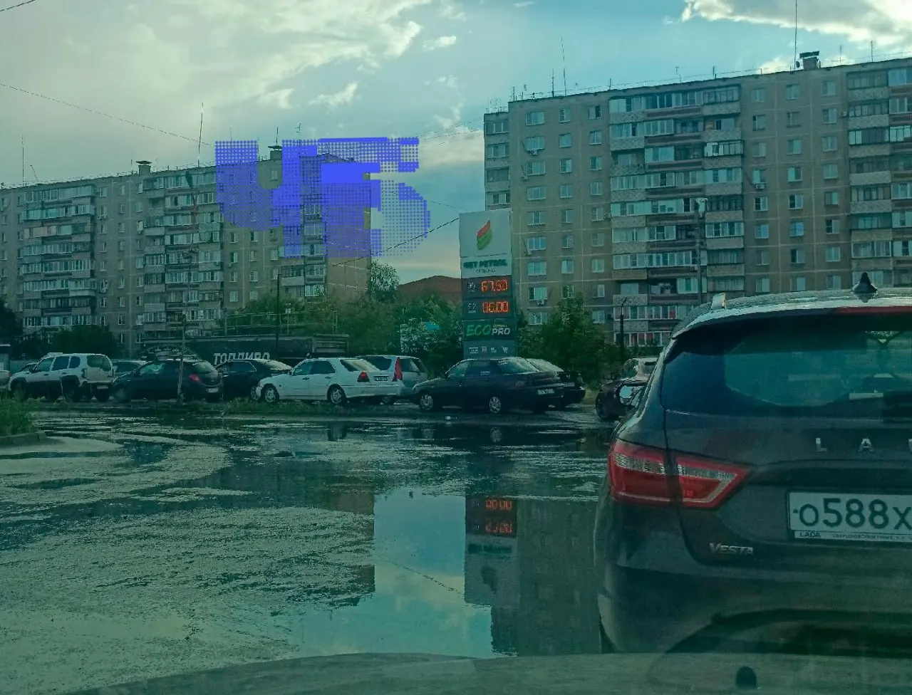 Жители сообщают о критическом дефиците топлива на местных заправках, очередях и перебоях в работе станций.