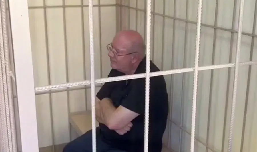 Прокуратура просит для фигуранта 10 лет колонии строгого режима, штраф 591 млн рублей и конфискацию 197 млн рублей.