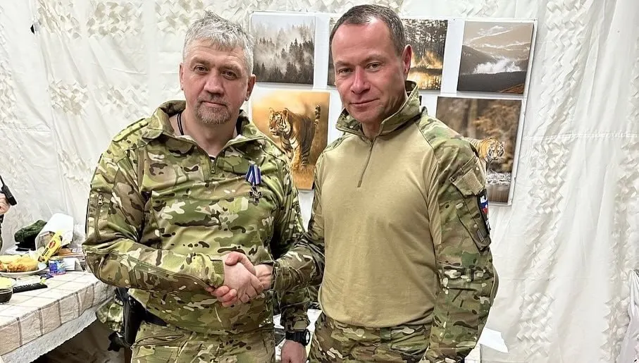 Приморский краевой суд отменил решение об отказе возобновить уголовное дело против бывшего мэра Владивостока Владимира Николаева, который уехал из России. Теперь его обвиняют в покушении на убийство.