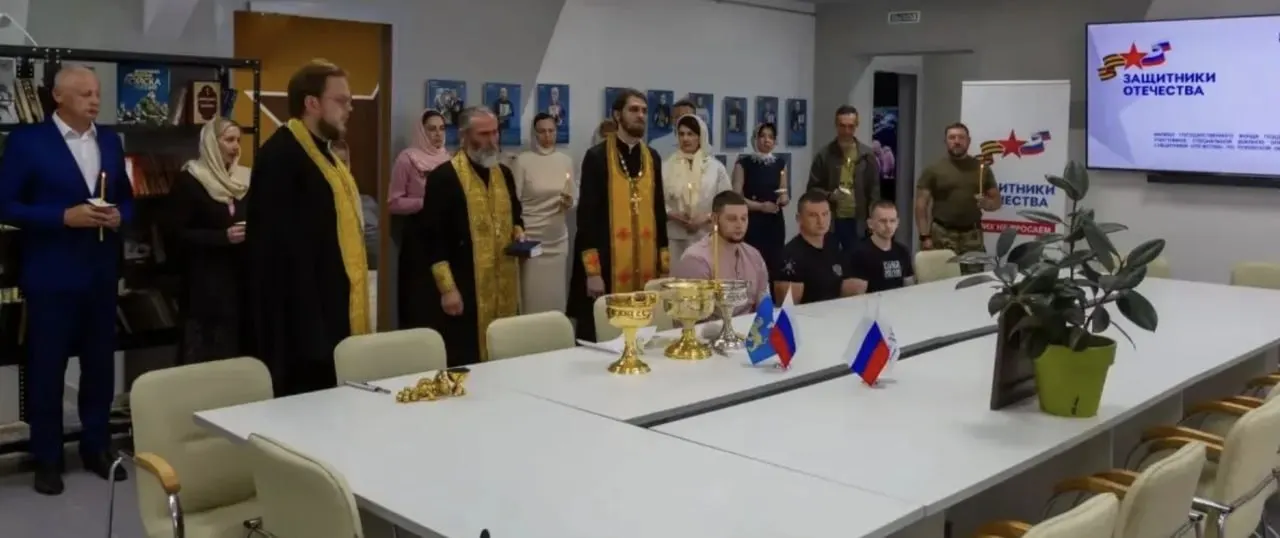 Псковская епархия освятила здание фонда; на мероприятии присутствовали участники конфликта на Украине, включая кандидатов на выборы; фонд заявил, что освящение призвано сохранять милосердие.