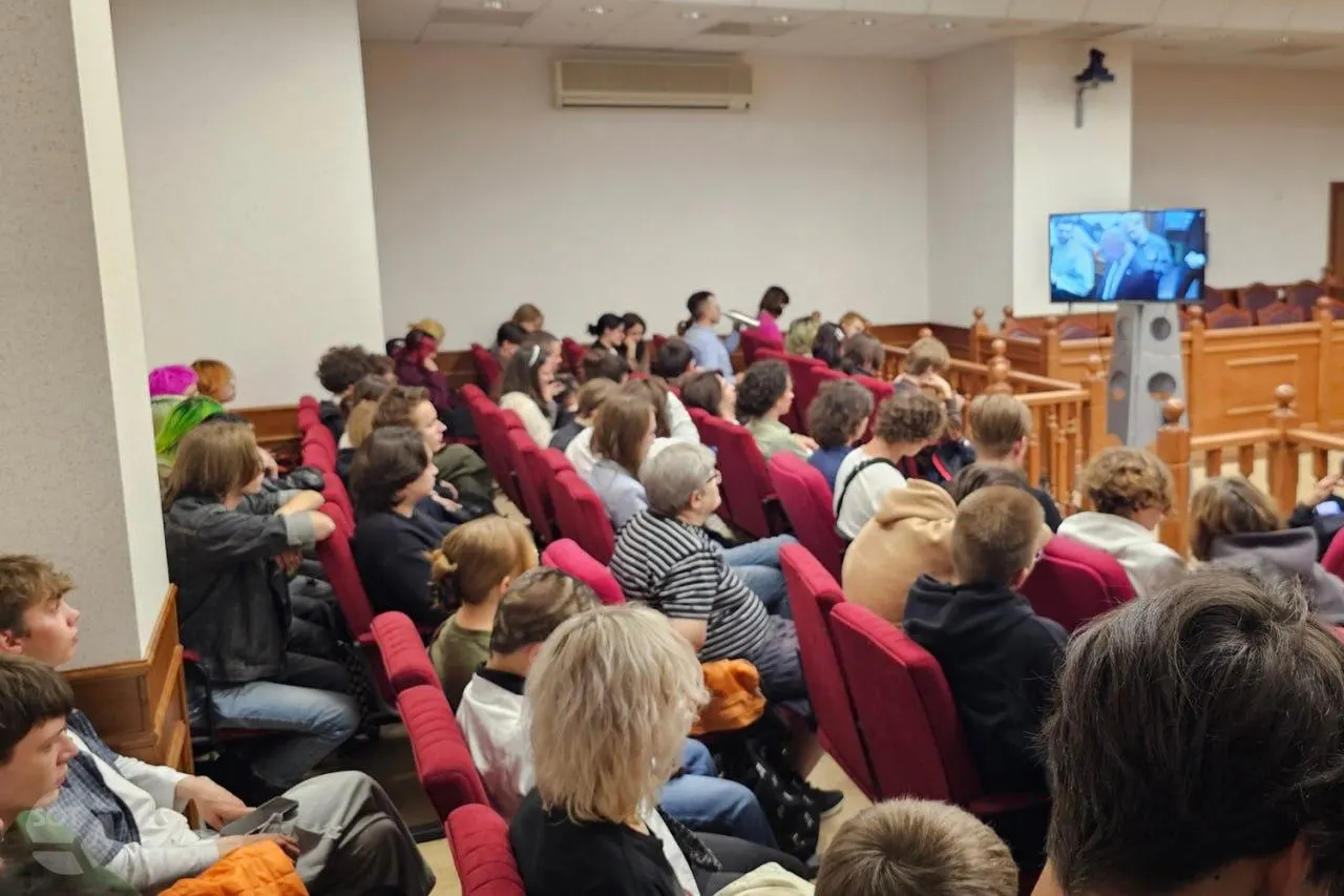 Один человек погиб, 27 пострадали при атаке беспилотников; снятие кандидатов с выборов в нескольких регионах; сбои в работе Википедии; продажи товаров двойного назначения; аресты.