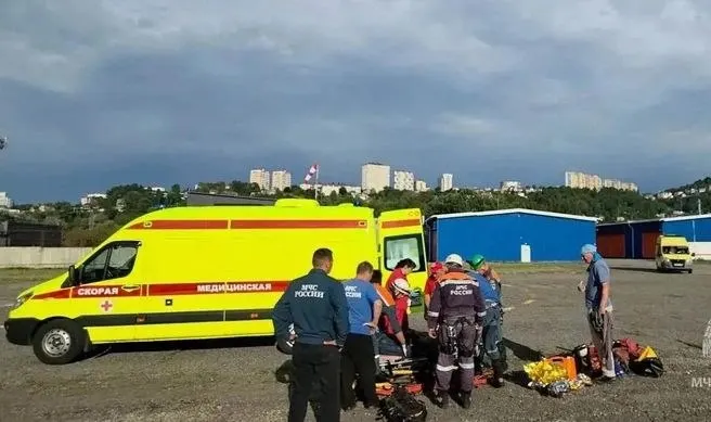 На горе Фишт произошла эвакуация: мужчина сломал руку, 17-летний парень найден в расщелине на высоте 2500 метров.