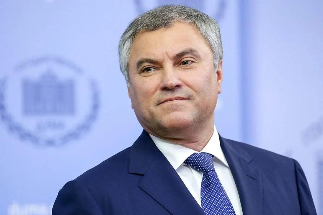 За первые шесть месяцев 2026 года число административных решений об выдворении иностранцев приблизилось к ста тысячам, при этом расширились основания для таких мер и усилилась миграционная политика.