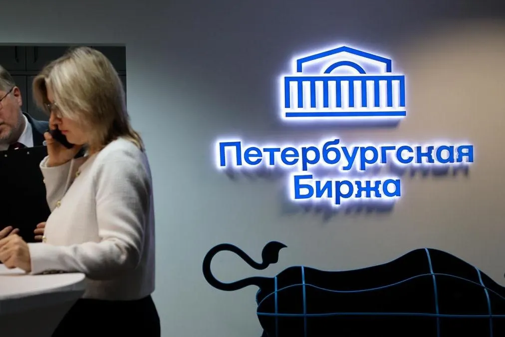 Правительство позволило временно выпускать и продавать бензин Евро-2, Евро-3 и Евро-4, чтобы увеличить предложение и стабилизировать рынок.