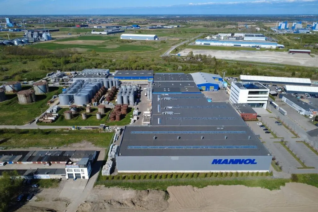 Расследование о смене владельца SCT Lubricants, его связях с поставками в Россию и последствиях санкций, затрагивающих бизнес.