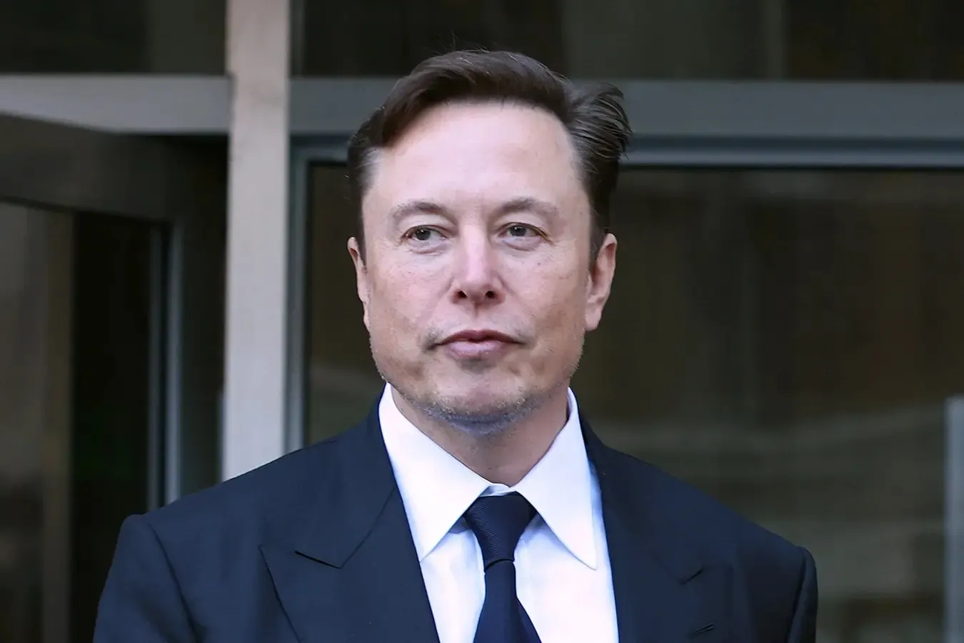 Рассматривается возможность использования беспилотников со Starlink украинскими силами против российских объектов; решение остаётся за политическим руководством США.