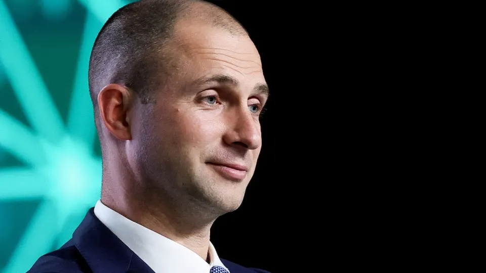 По данным финансовой отчетности за полугодие 2026 года VK зафиксировала убыток 3,8 млрд руб., выручка выросла примерно на 12% до 81 млрд руб., а распродажа активов частично смягчила итог.