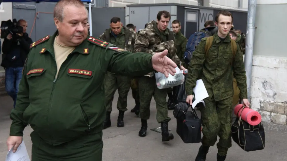 Правительство предложило закон, который предусматривает штрафы для граждан, должностных лиц и компаний за неисполнение решений по мобилизации и обеспечению армии в условиях военной операции. Документ дополняет КоАП и предусматривает новые санкции.