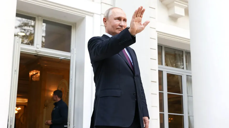 Рост беспилотников и усиление мер безопасности меняют привычные визиты российского лидера в Сочи, а региональные события продолжают влиять на маршруты и график поездок.