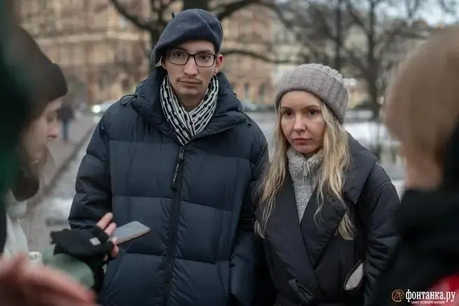 Активистку задержали в городе Скопине Рязанской области; ей назначили 10 суток за отказ разблокировать телефон. Поддержка близких и новые заявления со стороны соратников.