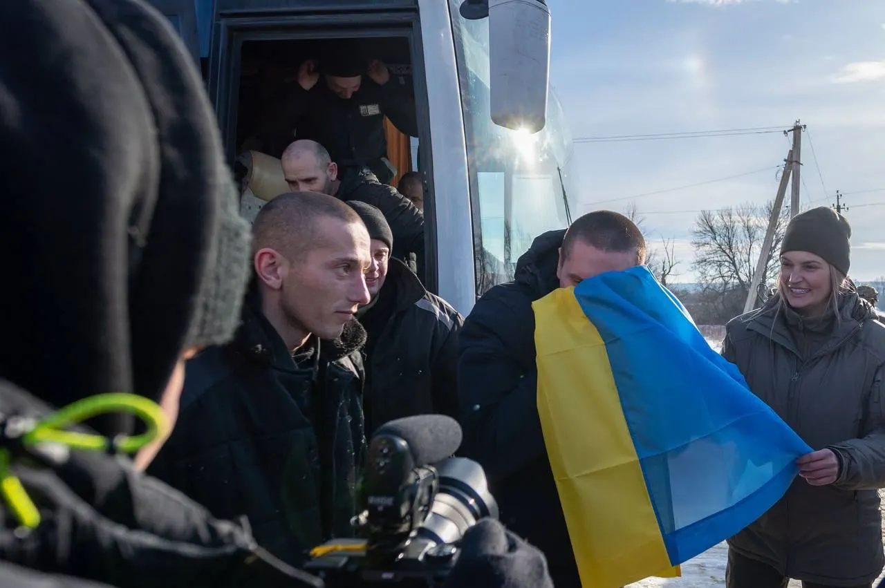 Международная организация по правам человека сообщает о пытках, сексуальном насилии и смертях в местах содержания украинских пленных, начиная с начала войны.