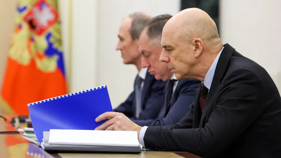 Расследование о том, как данные о рублёвых резервах исчезают из открытого доступа и как бюджет покрывает дефицит за счёт внутренних резервов.