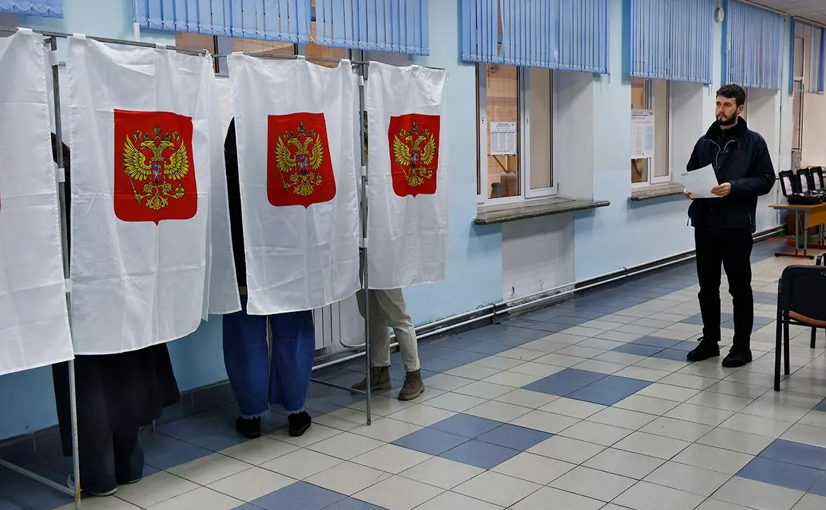 Соратники оппозиционных движений опубликовали рекомендации по голосованию: какие списки партий и кандидаты в округах Москвы рекомендуют поддержать, а также как пользоваться ботом «Умное голосование» и организовать участие по партийным спискам.