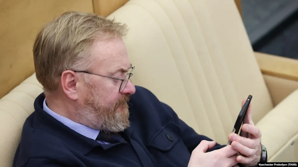 По биографиям избранников выявлена связь значительной части депутатов с военными действиями; часть — с участием в специальной операции.