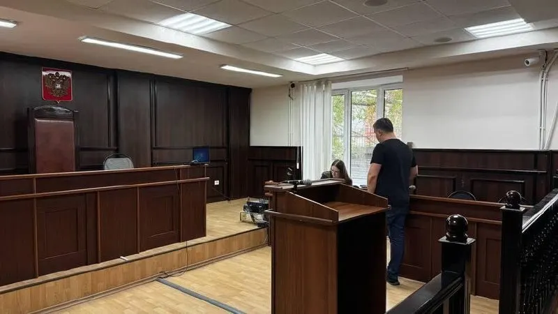 Кандидат в Госдуму от КПРФ подал жалобу на штраф за демонстрацию материалов, признанных экстремистскими; заседание пройдет в закрытом режиме.