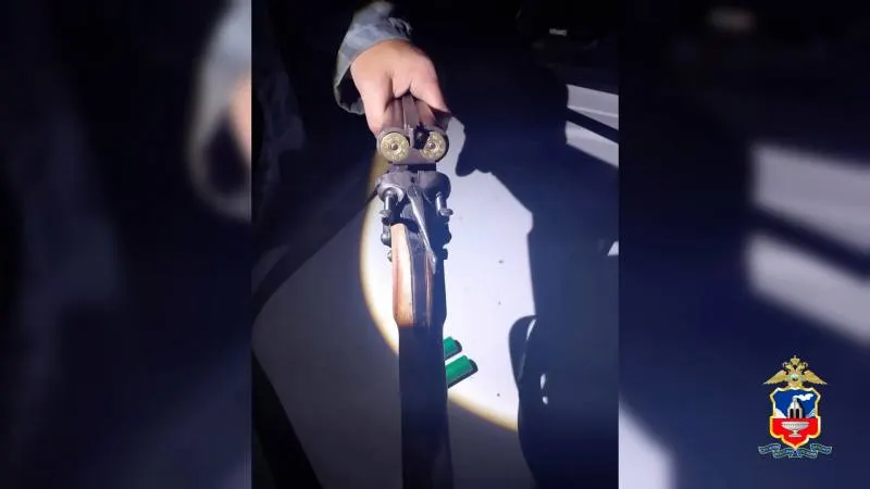 В Красногорском районе задержаны трое местных жителей по подозрению в незаконной охоте на двух косуль; изъяты тушки, оружие и боеприпасы, ущерб оценивается в 80 тысяч рублей.